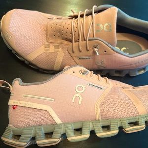 9 Womens OnCloud running shoes